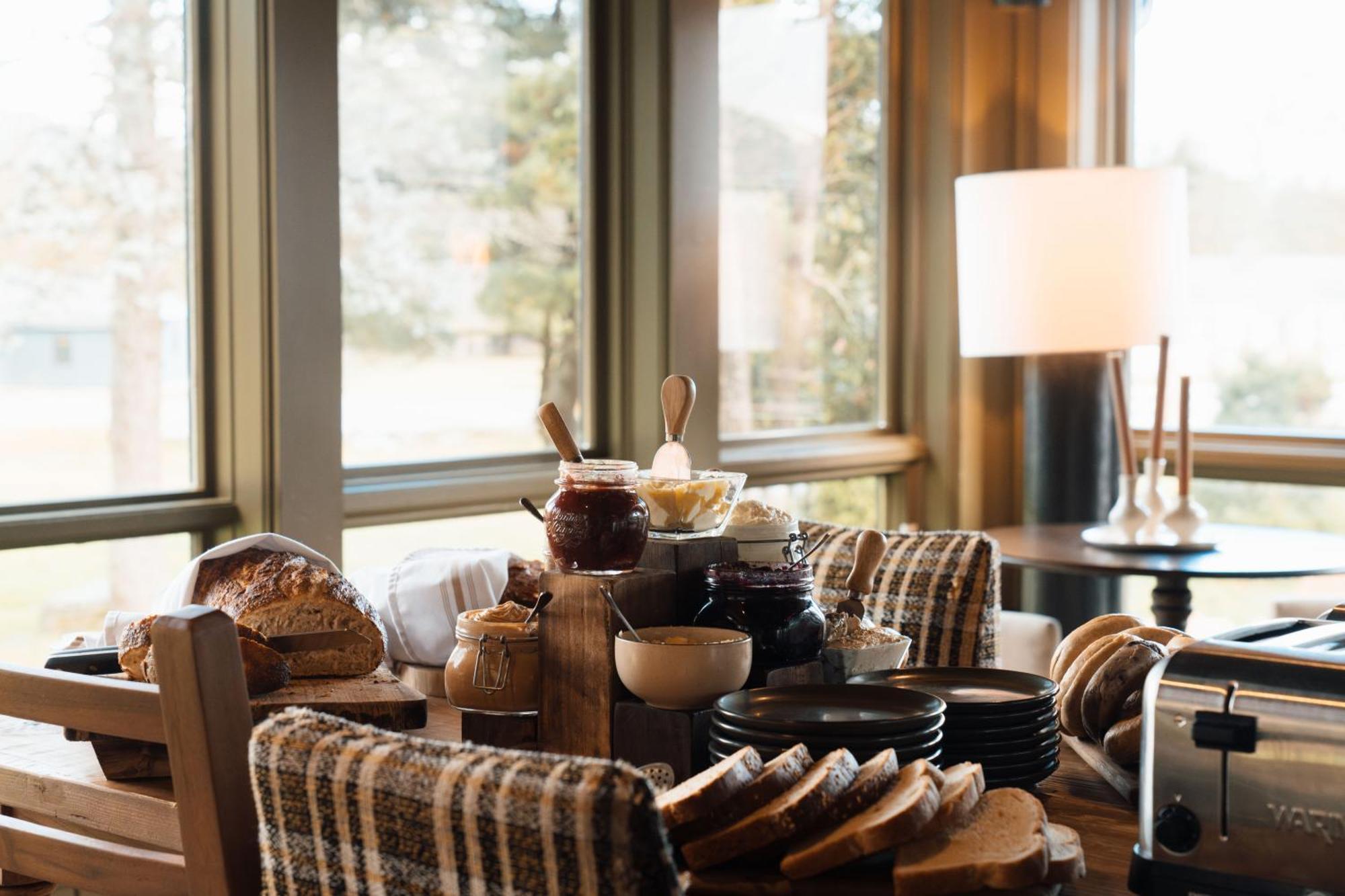 Awol Stowe Hotel Bagian luar foto